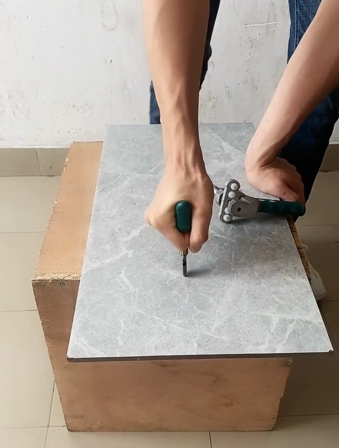 瓷砖可以现场切割吗(瓷砖可以现场切割吗视频)